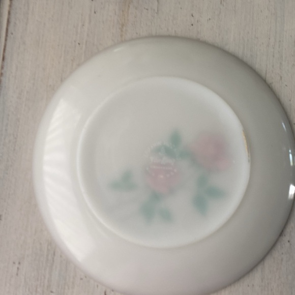 Fire King Anniversary Rose Pattern Dinner Plate by Anchor Hocking. - Picture 4 of 7